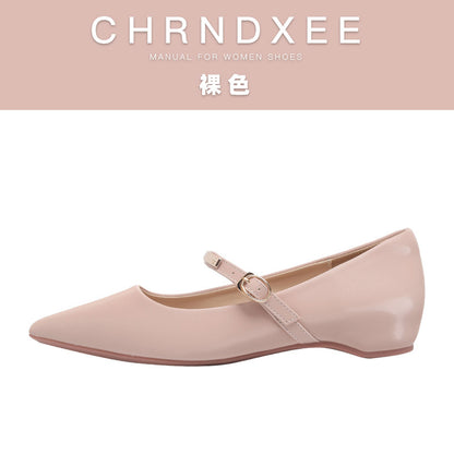 The first series is a fairy-style nude pointed shallow flat single, feminine temperament, with a one-line buckle and a heightened Mary Jane shoe