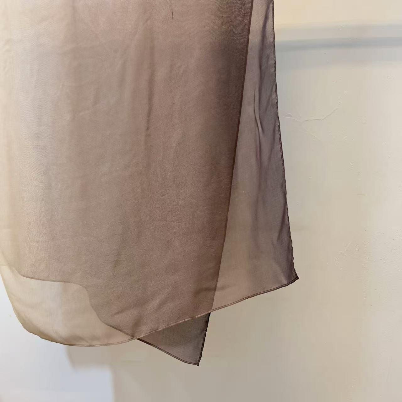 New Modal printed long scarves are bestsellers, autumn and winter new silk scarves and ethnic headscarves are soft and versatile in gradient colors hijab