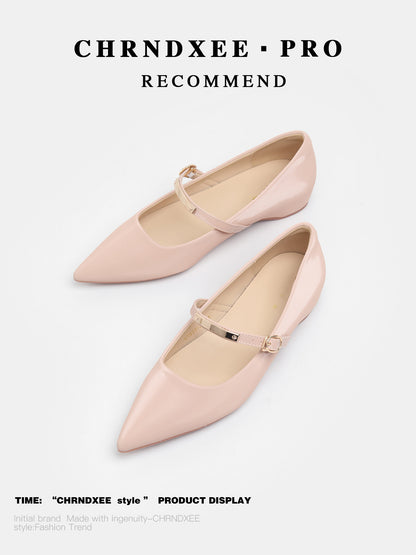 The first series is a fairy-style nude pointed shallow flat single, feminine temperament, with a one-line buckle and a heightened Mary Jane shoe